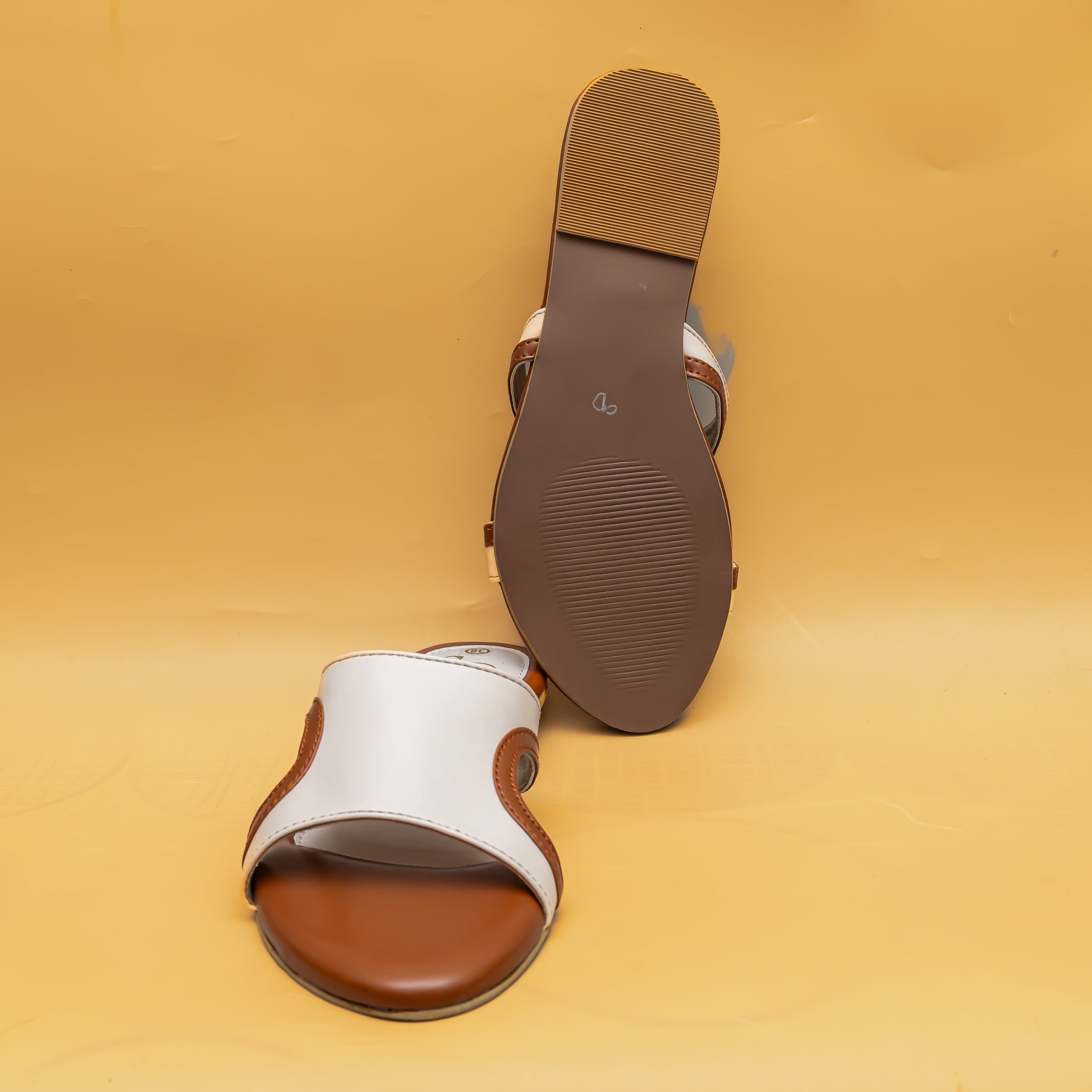 Cut Out Flats - Tan/Cream
