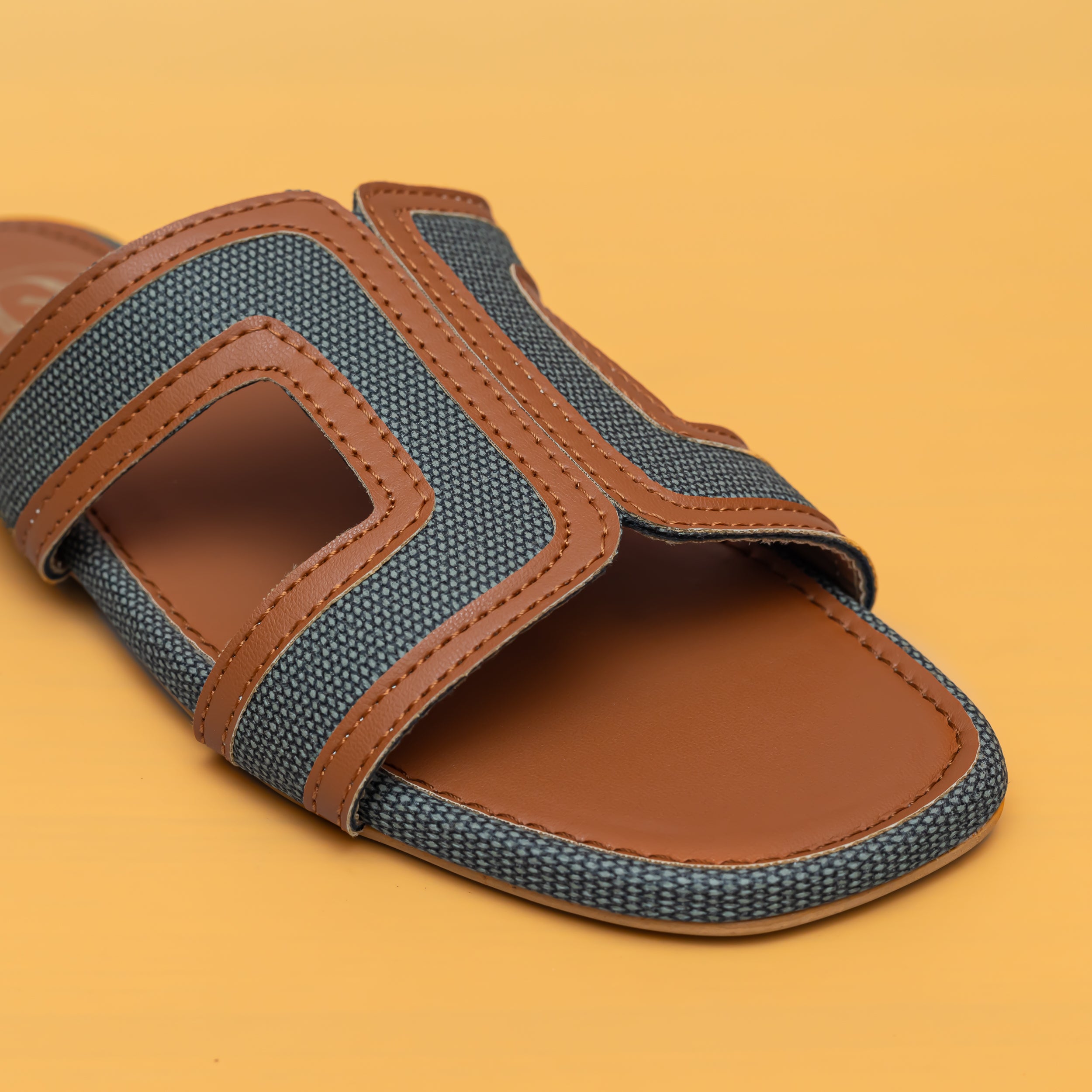 Loop Flats - Tan/Green