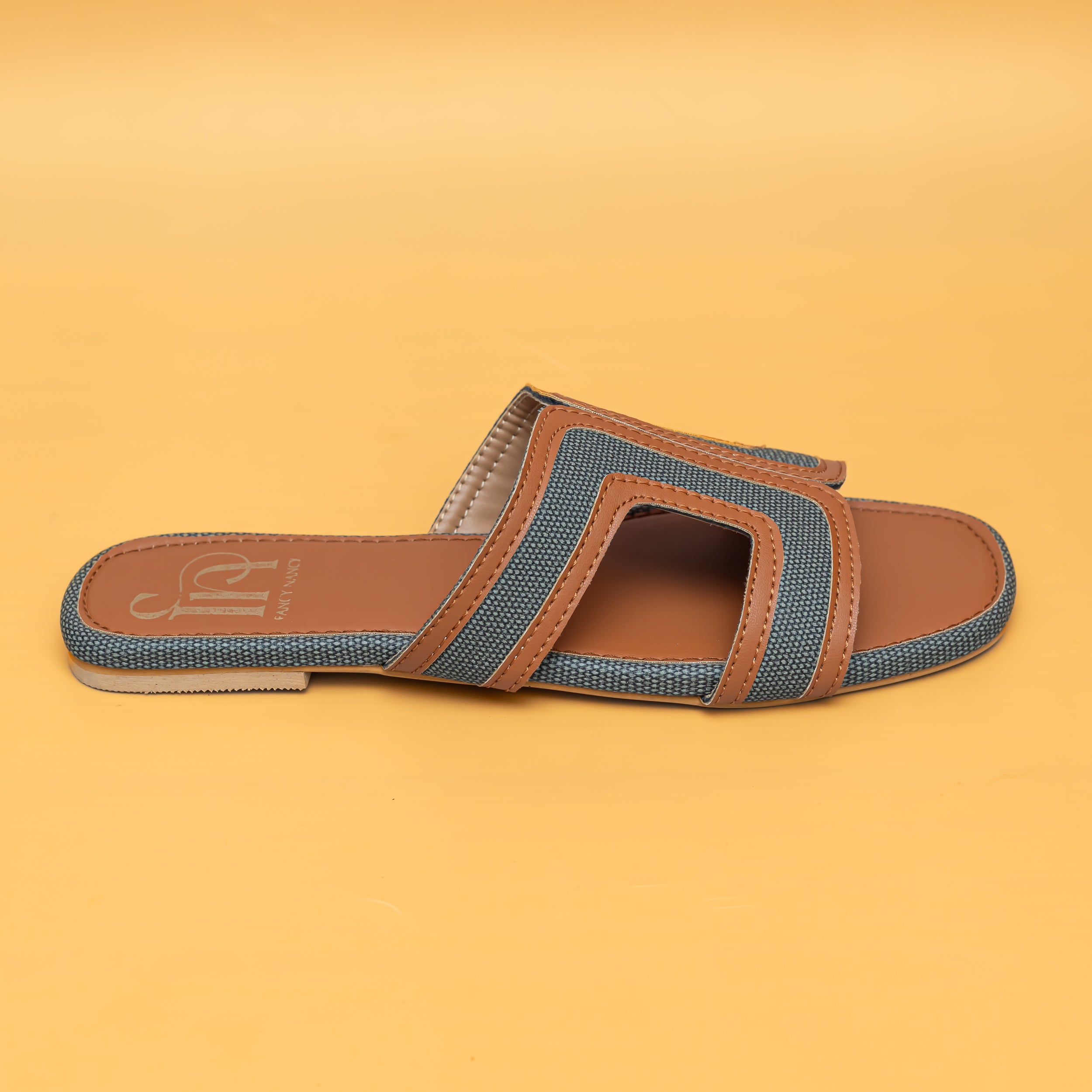 Loop Flats - Tan/Green