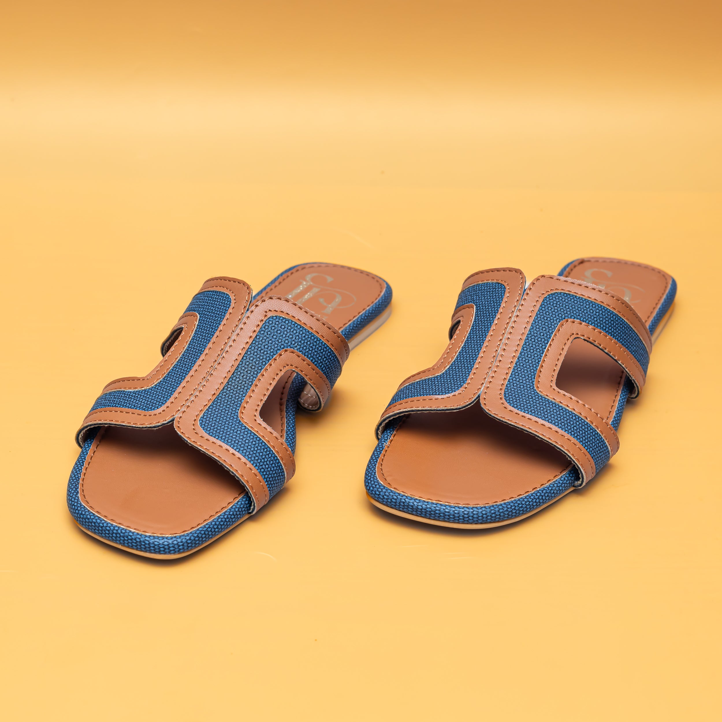 Loop Flats - Tan/Blue