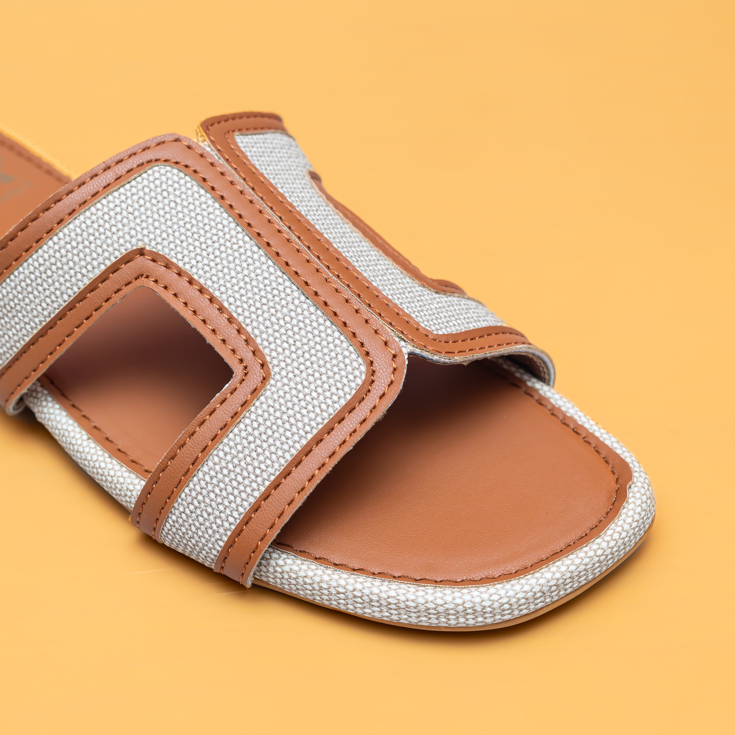 Loop Flats - Tan/Cream