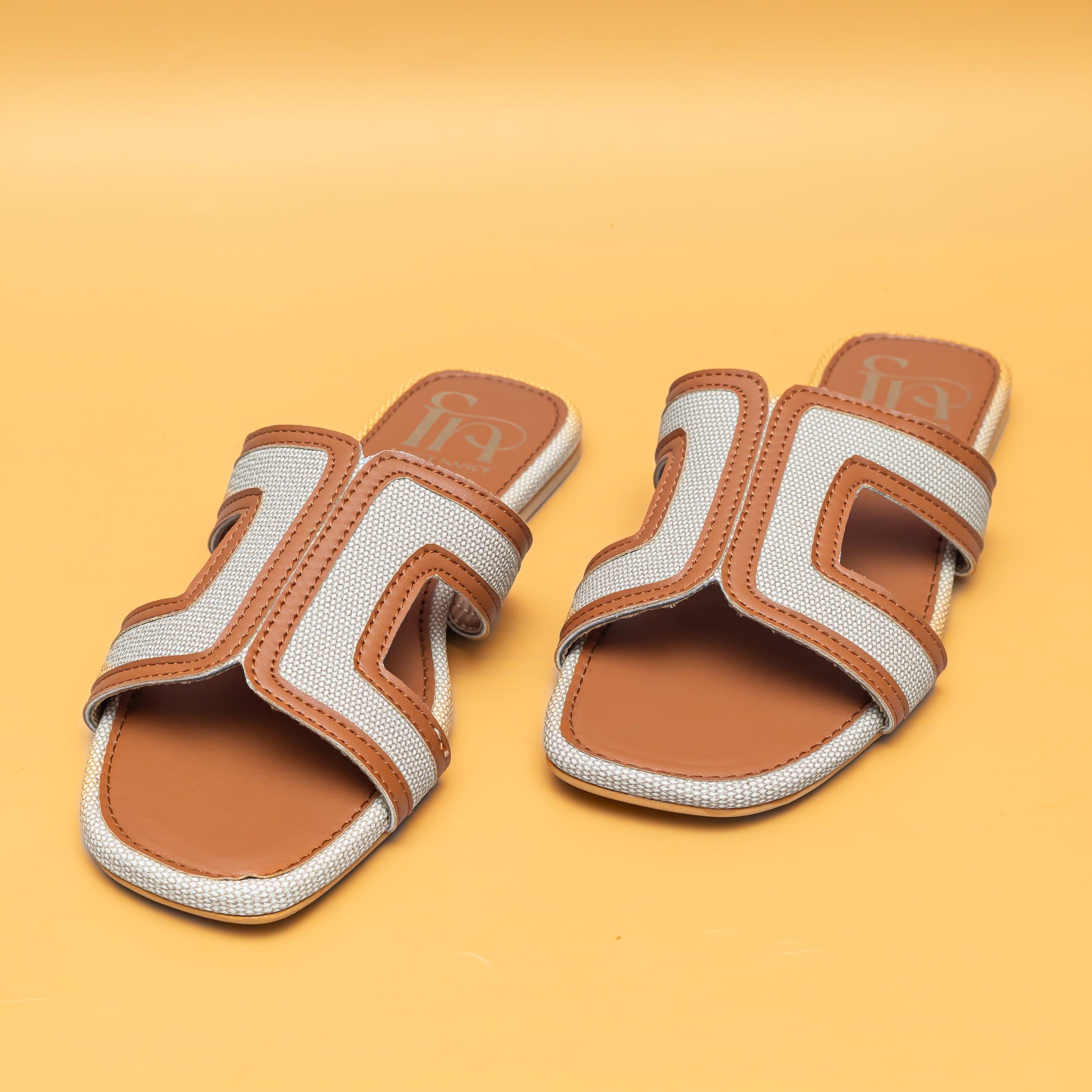 Loop Flats - Tan/Cream