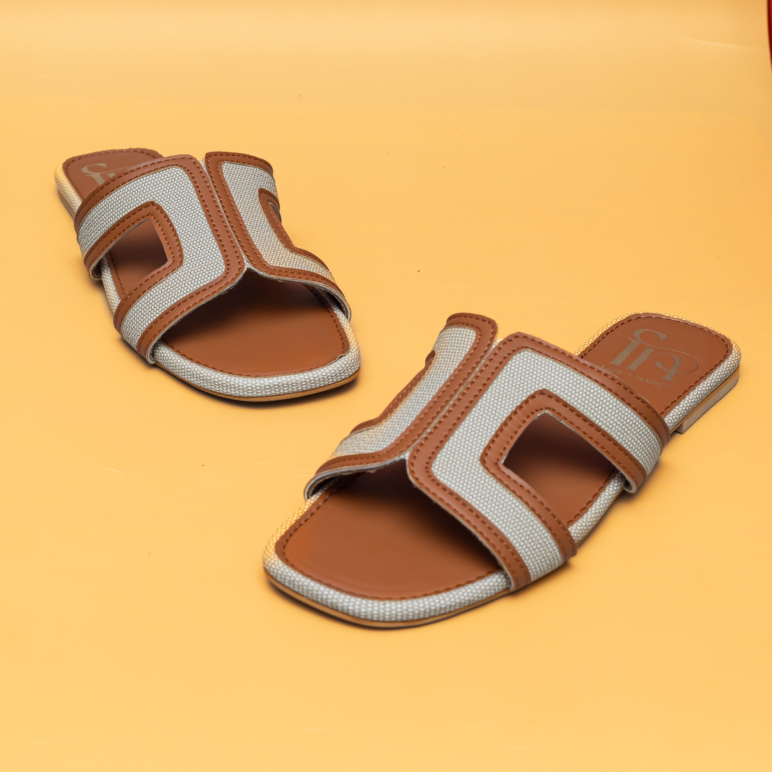 Loop Flats - Tan/Cream
