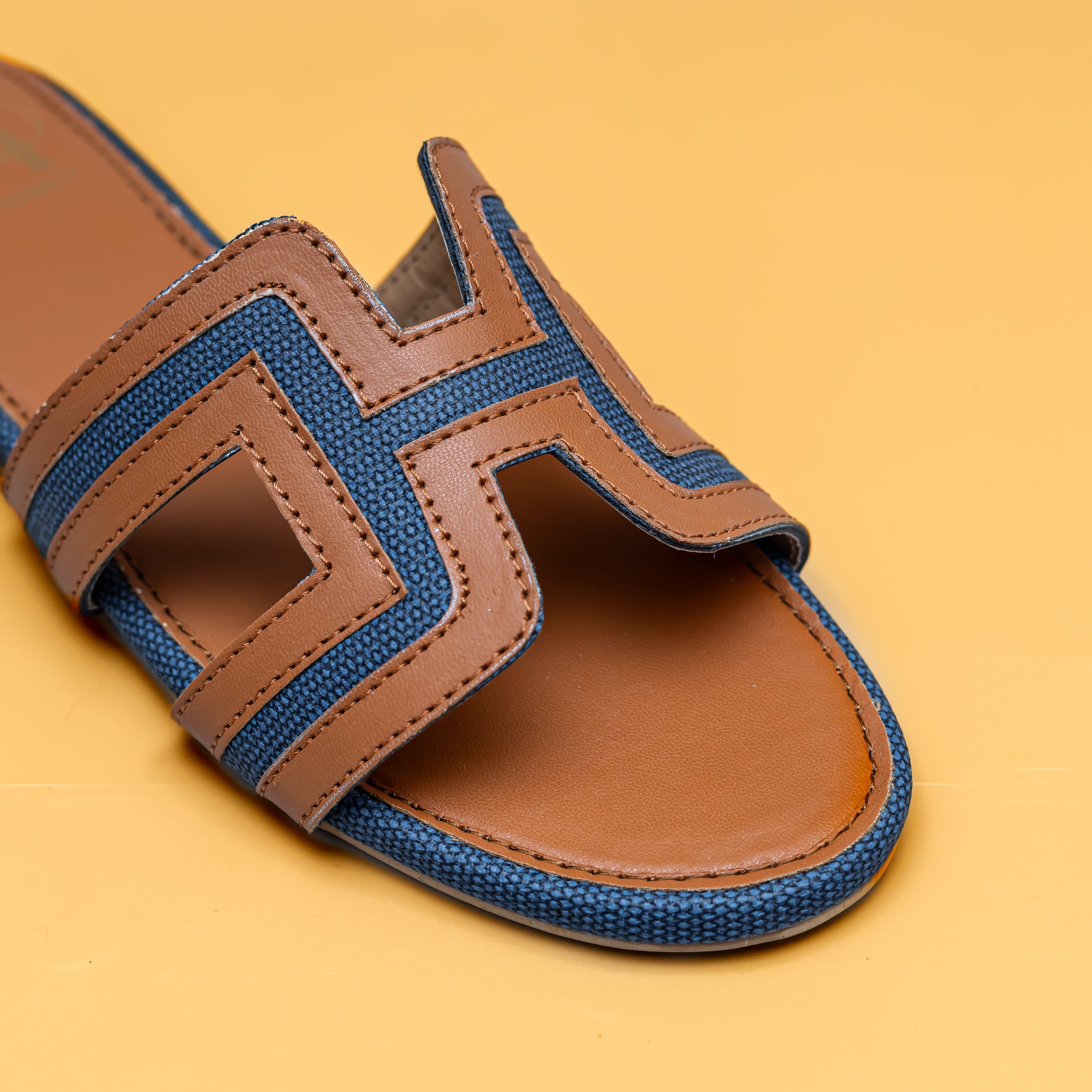 Round Toe H Flats-Tan/Blue