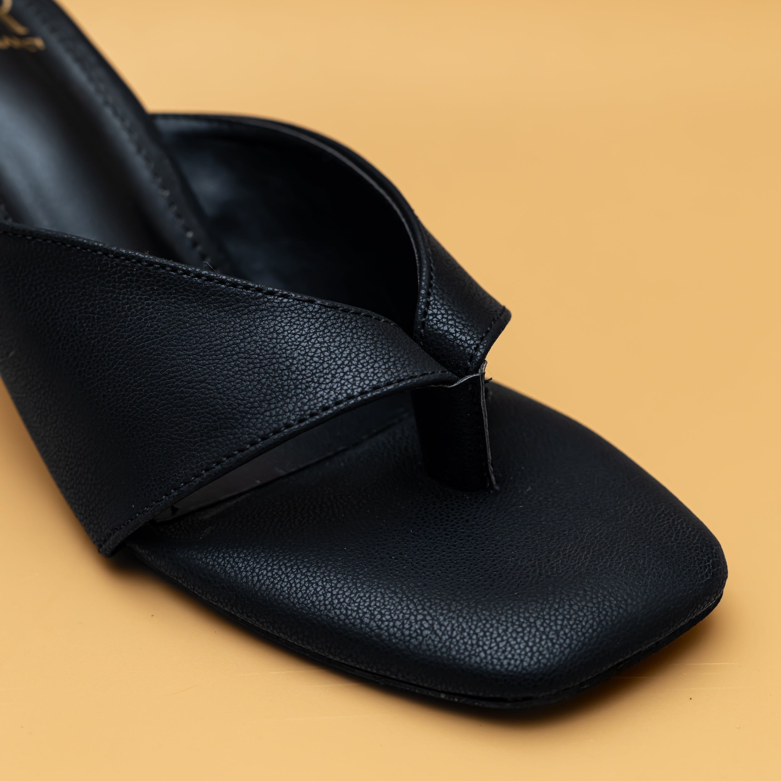 V Strap Sandals - Black