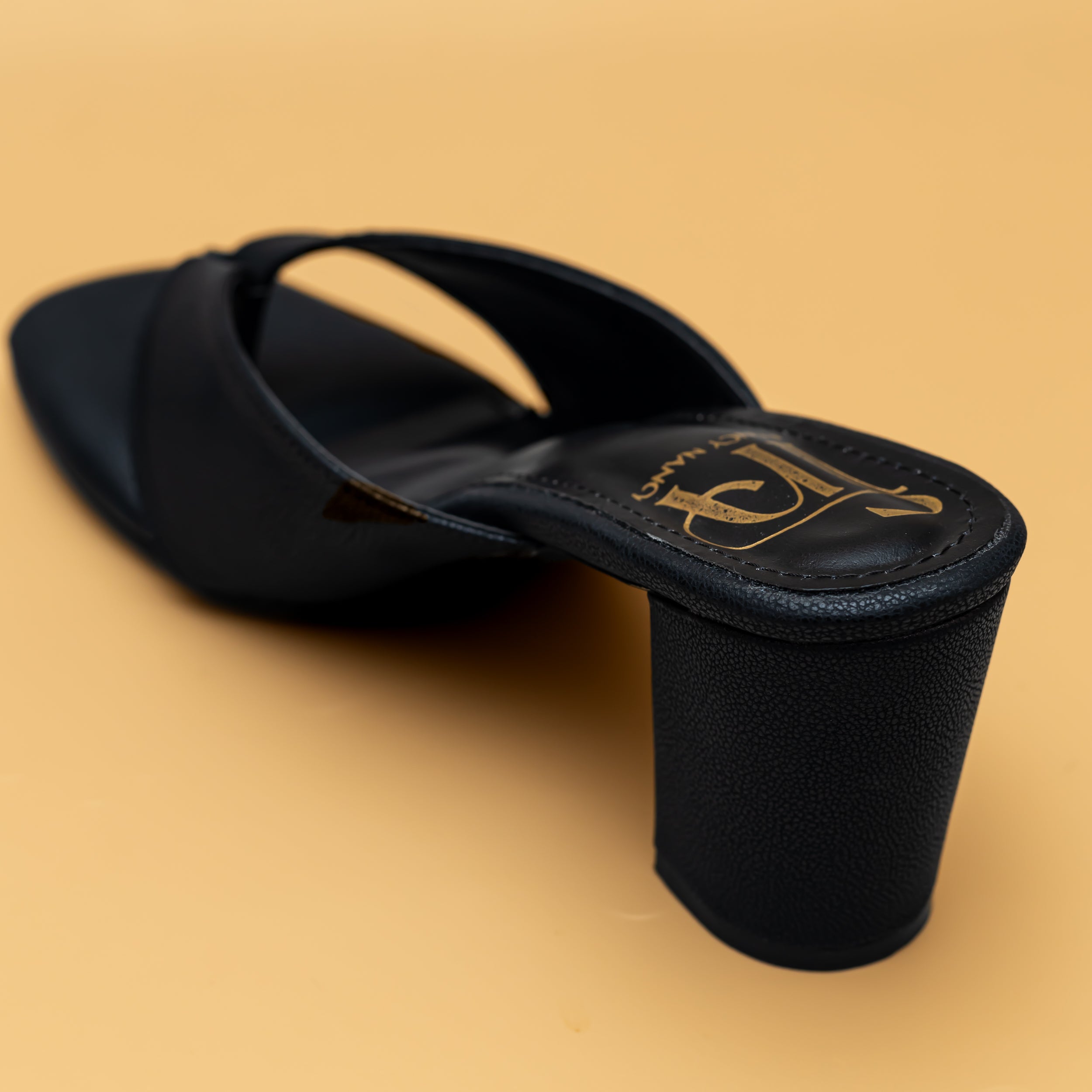 V Strap Sandals - Black