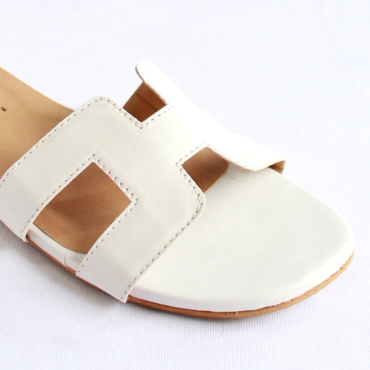 Hermes 2025 flats white