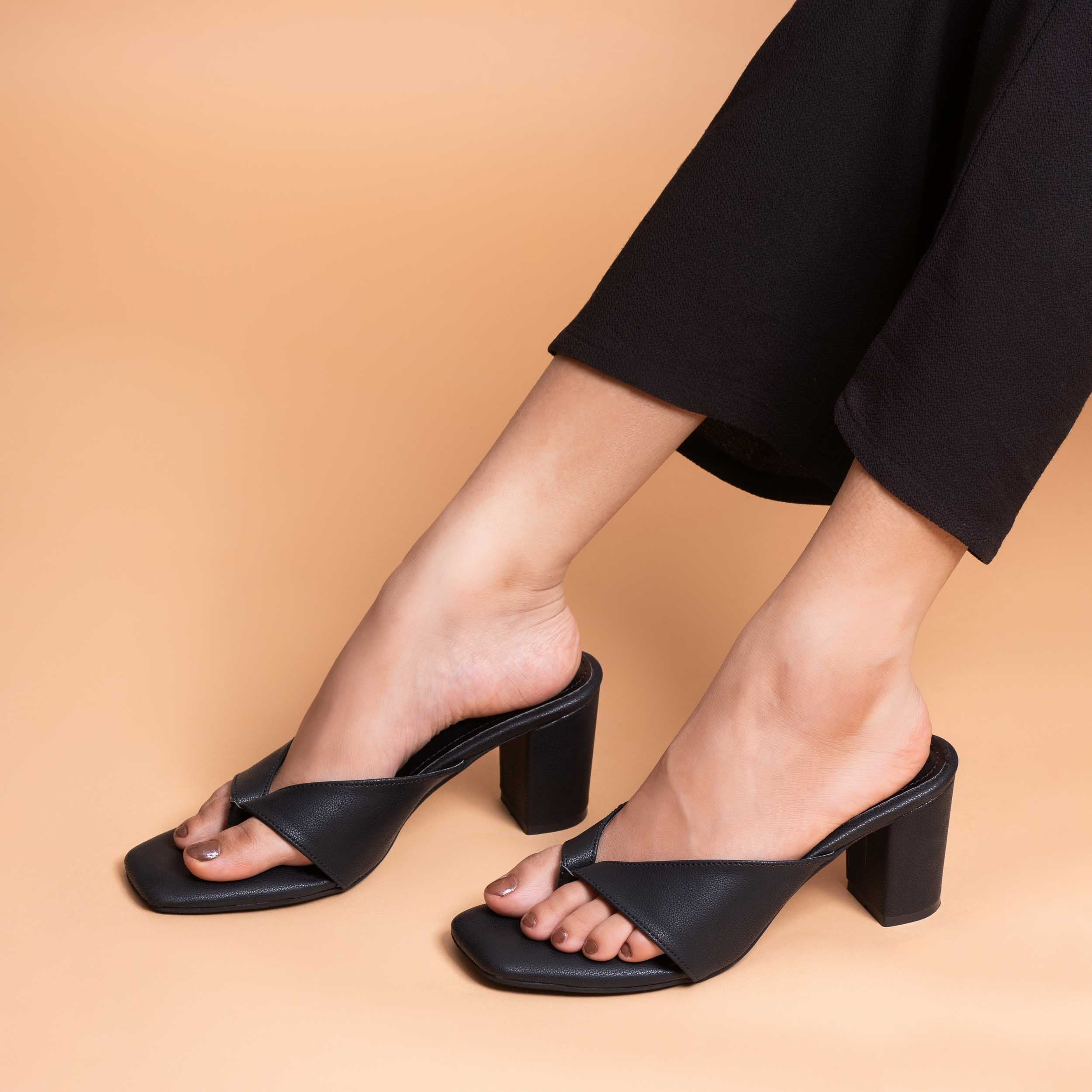 V Strap Sandals - Black