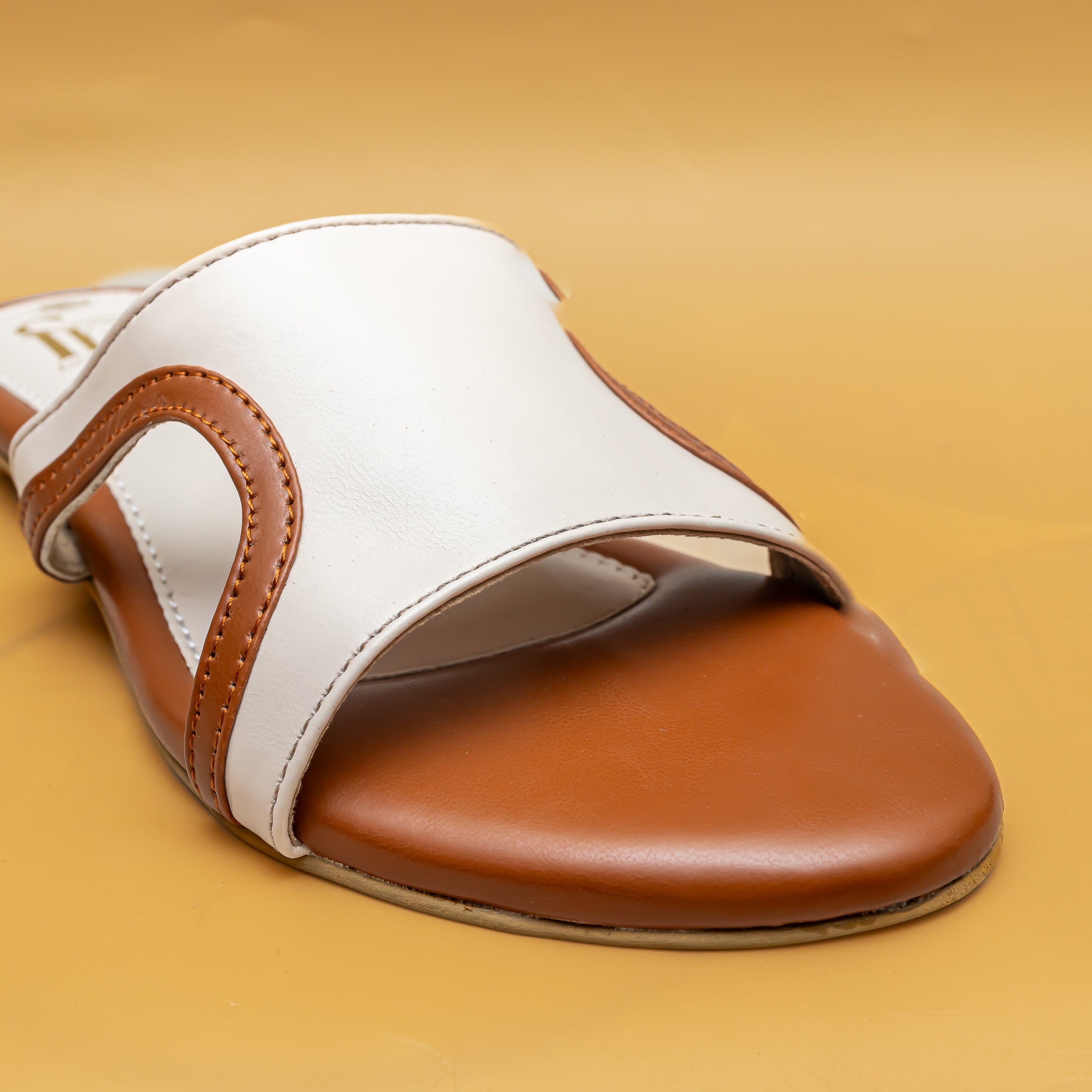 Cut Out Flats - Tan/Cream