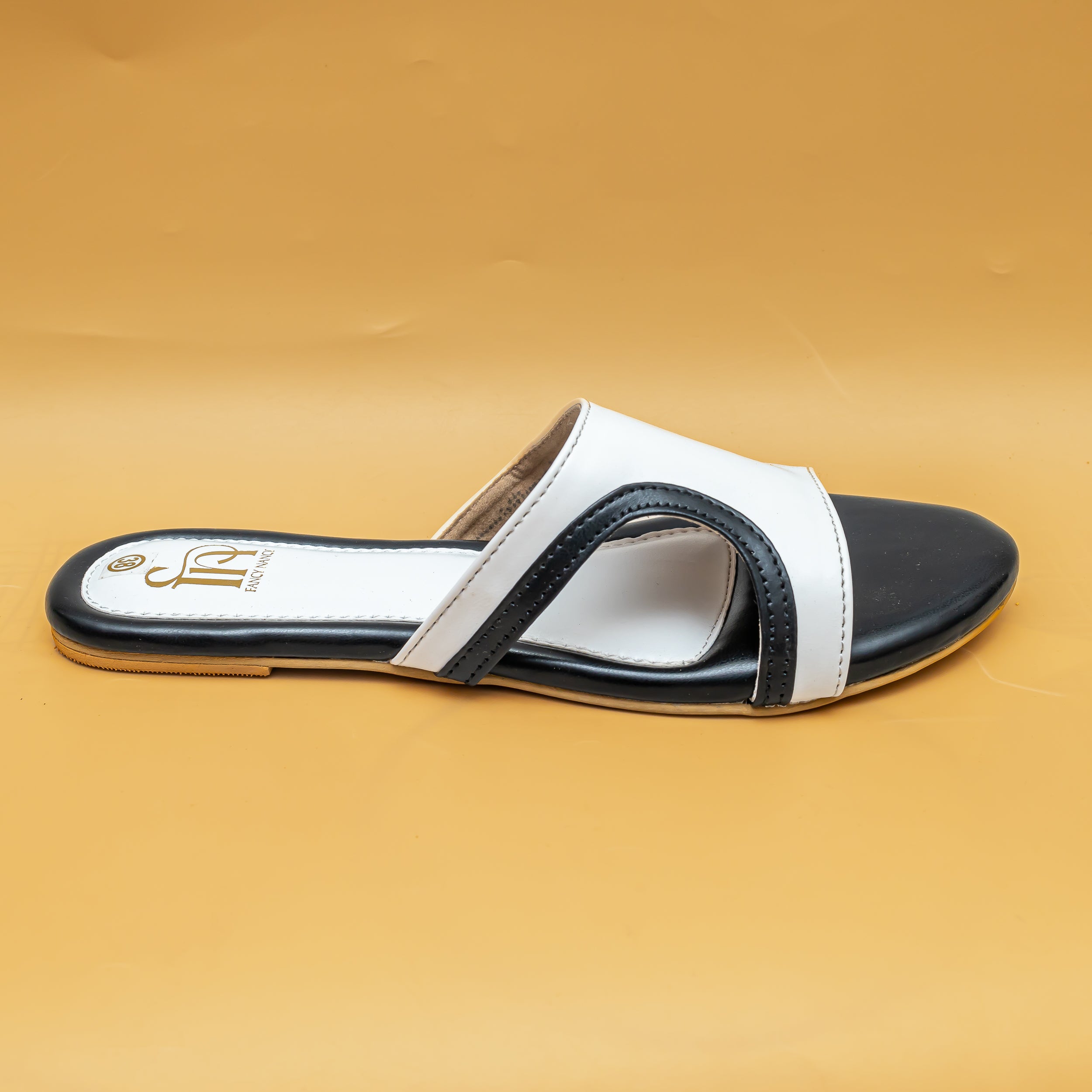 Cut Out Flats - Black/White