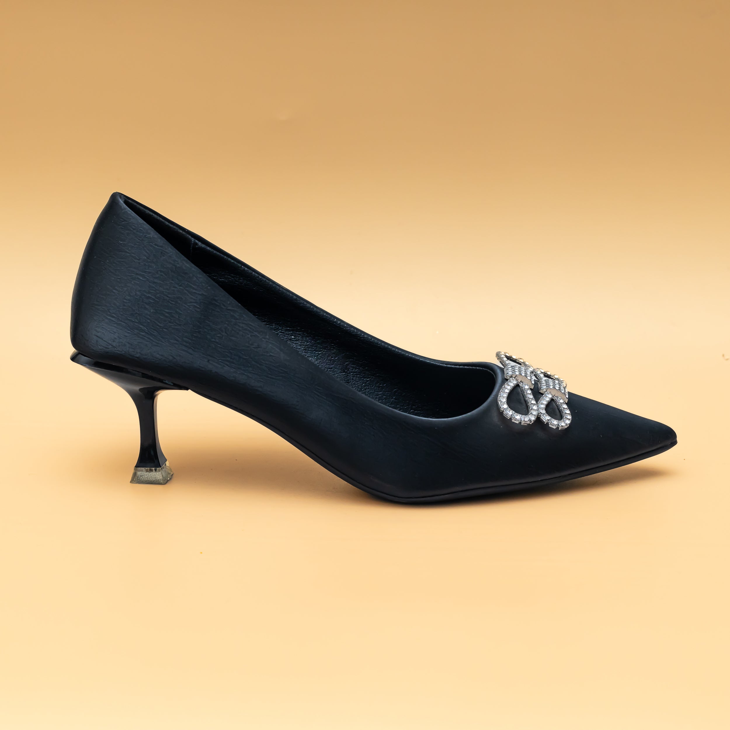 Infinity Bow Pumps - Black