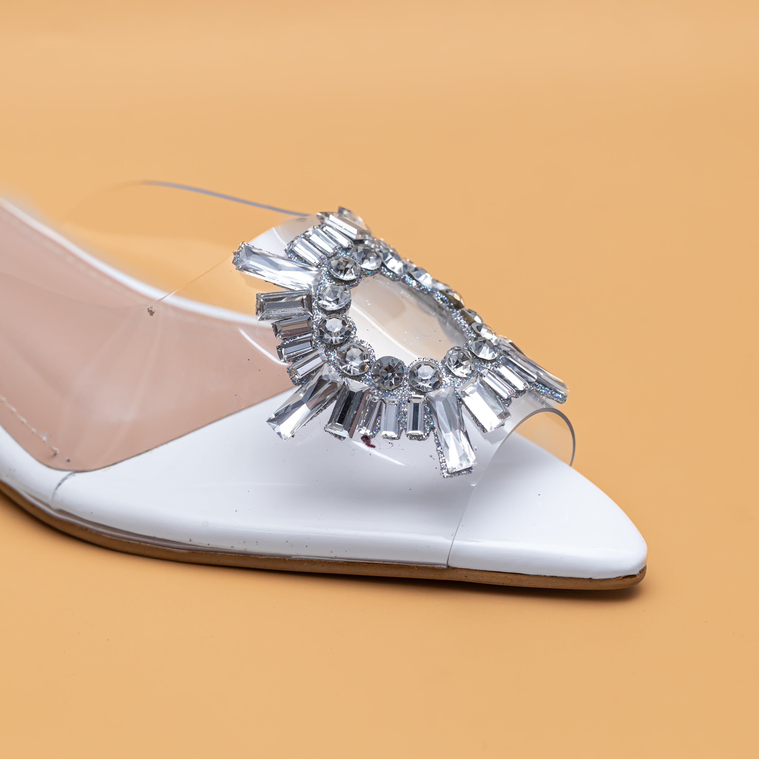 Amina Broach Flats - White