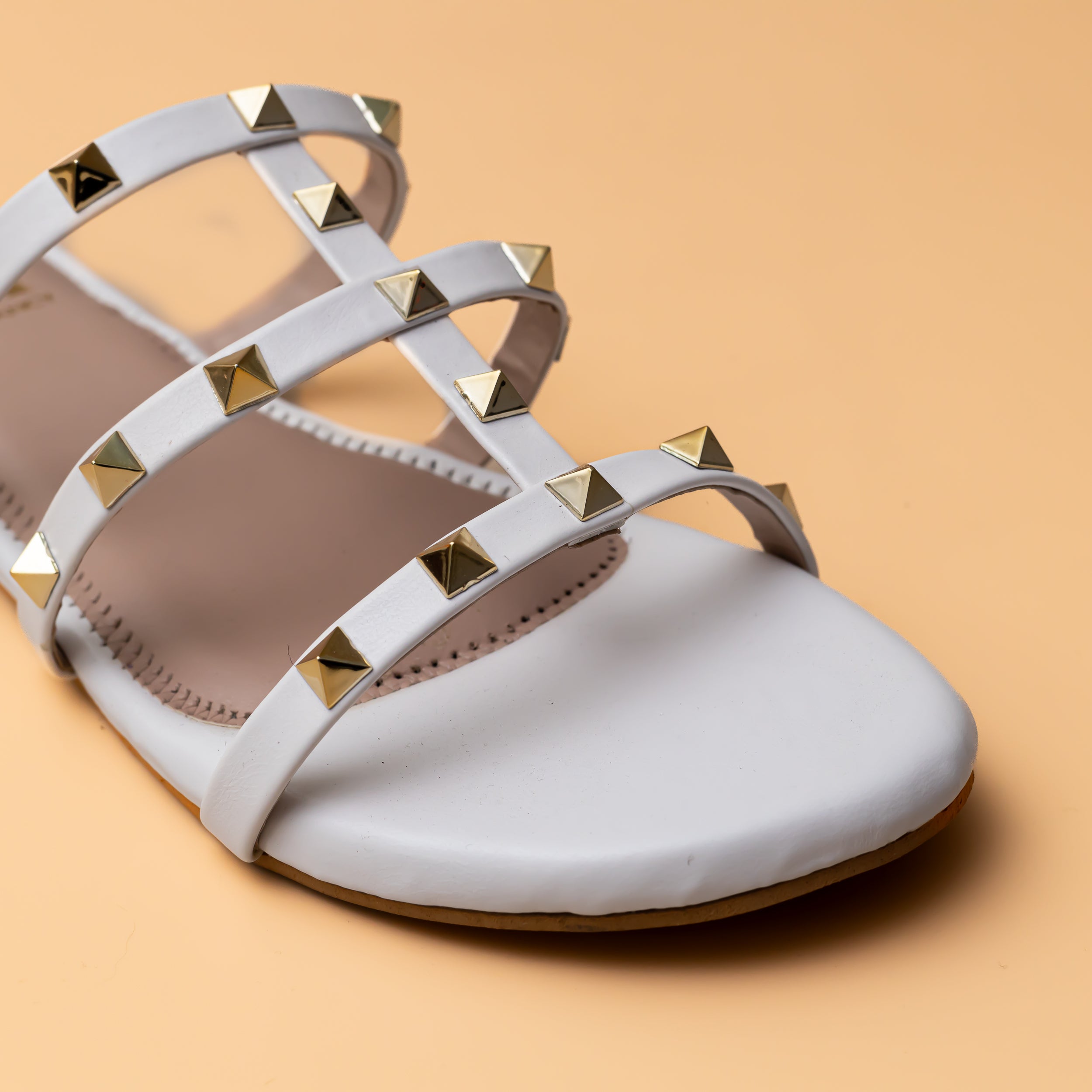 Dub Stud Flats - White