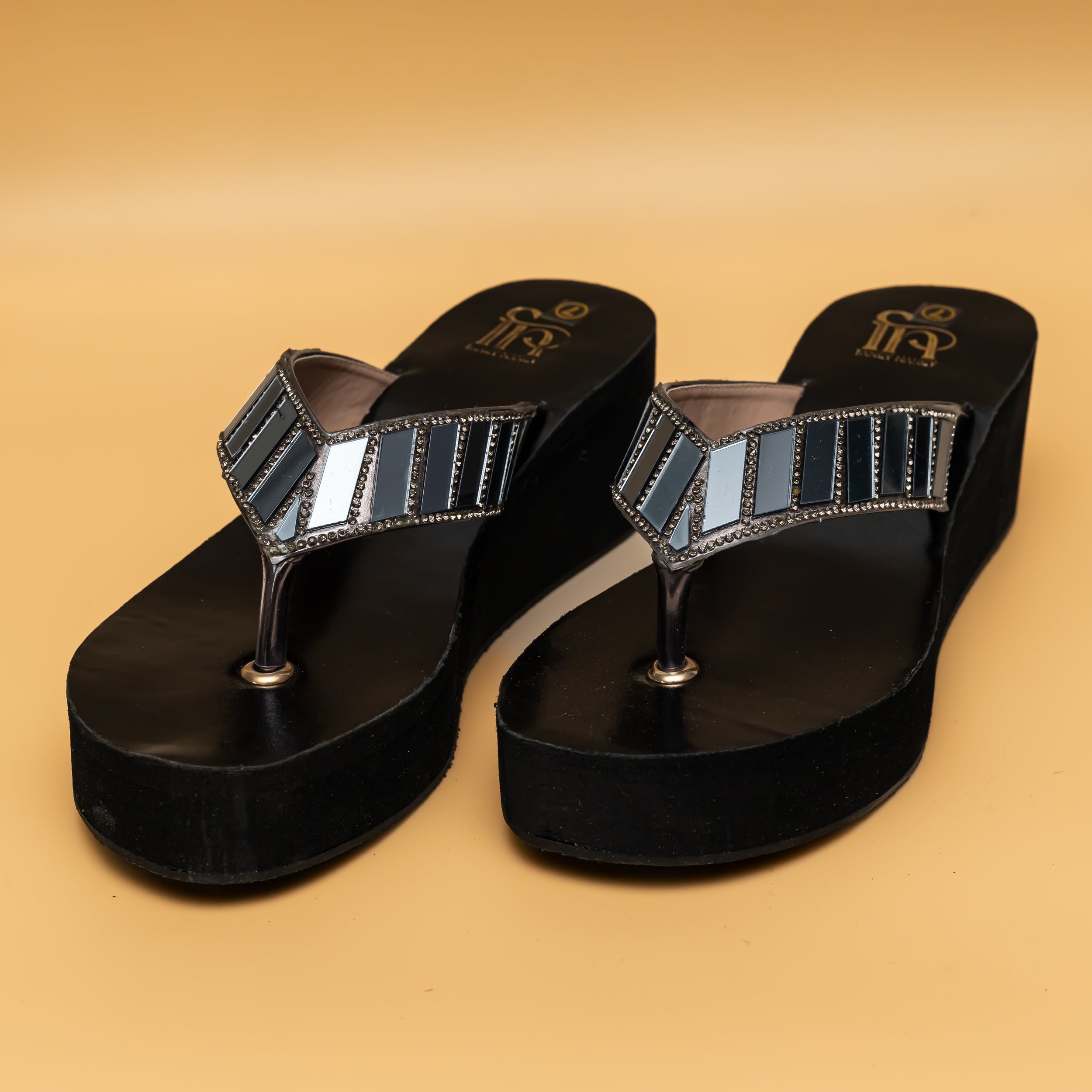 Vee Strap Platforms - Black