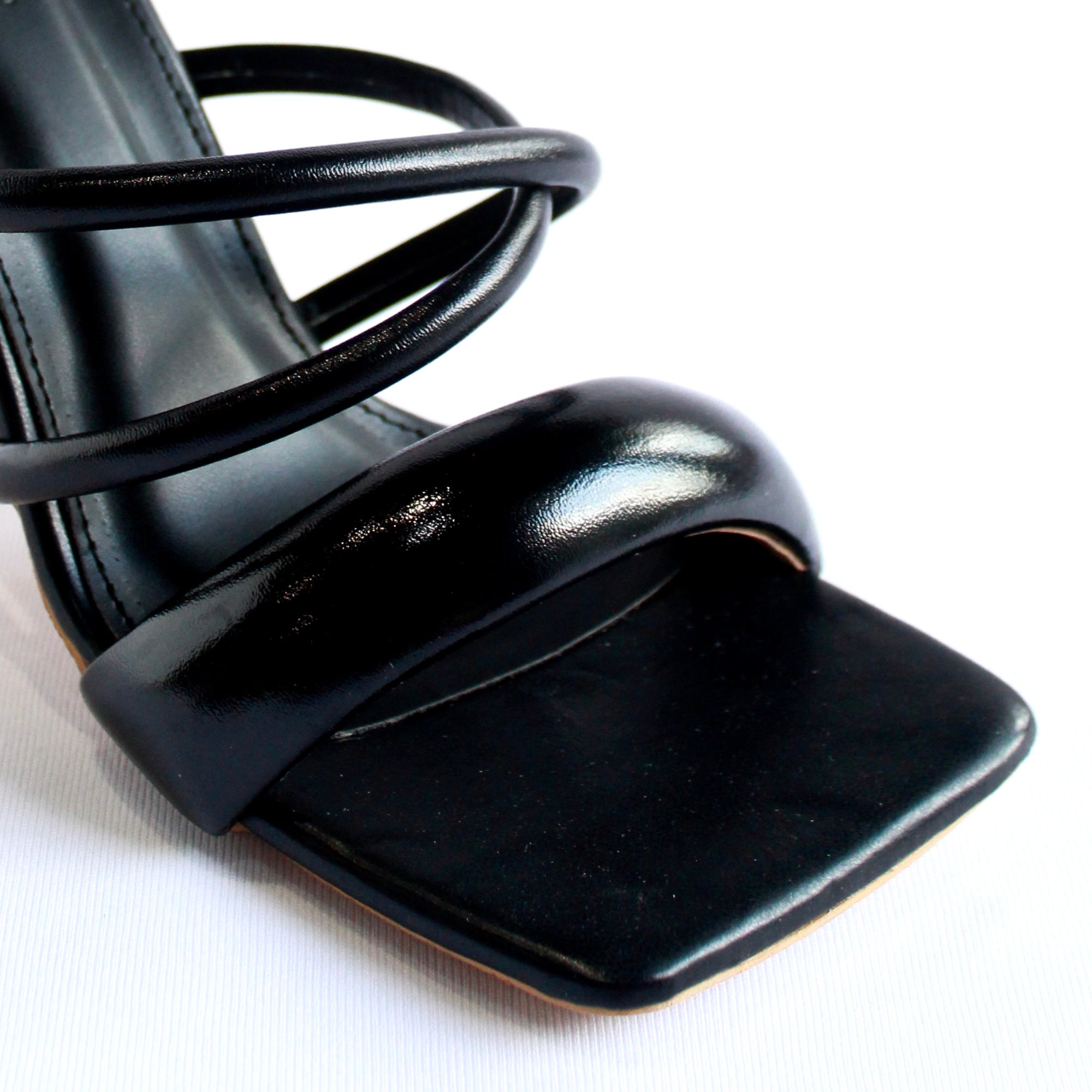 Black strappy 2025 square toe heels